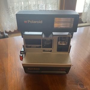Vintage Polaroid sun 600 LMS camera